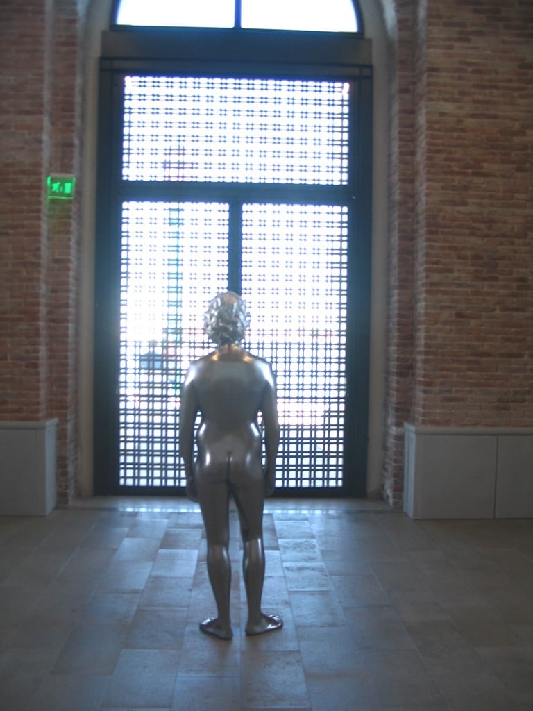 Charles Ray Accrochage Punta della Dogana Venezia Da Venezia immagini in anteprima di Accrochage, nuova mostra di Punta della Dogana. Che si dà al minimal per scoprire un nuovo lato della collezione Pinault