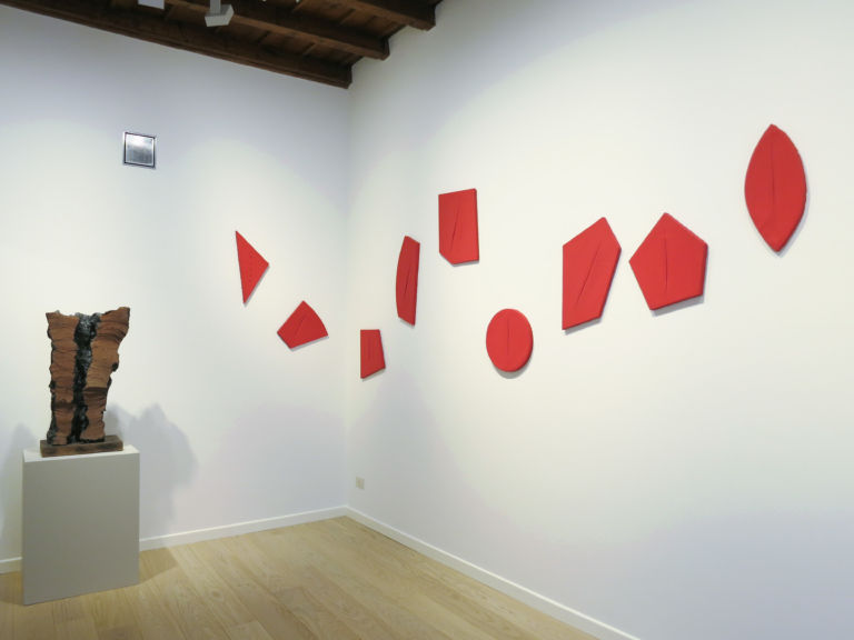 Fontana - Leoncillo – Forma della materia - installation view at Fondazione Carriero, Milano 2016
