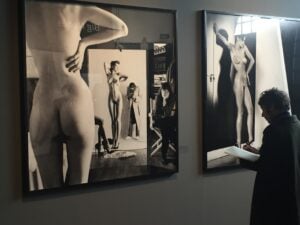 Helmut Newton, il primo street photographer della storia. Immagini e video dall’anteprima della grande mostra alla Casa dei Tre Oci di Venezia
