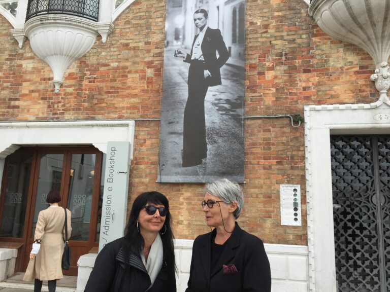 Helmut Newton Casa dei Tre Oci Venezia 7 Helmut Newton, il primo street photographer della storia. Immagini e video dall'anteprima della grande mostra alla Casa dei Tre Oci di Venezia