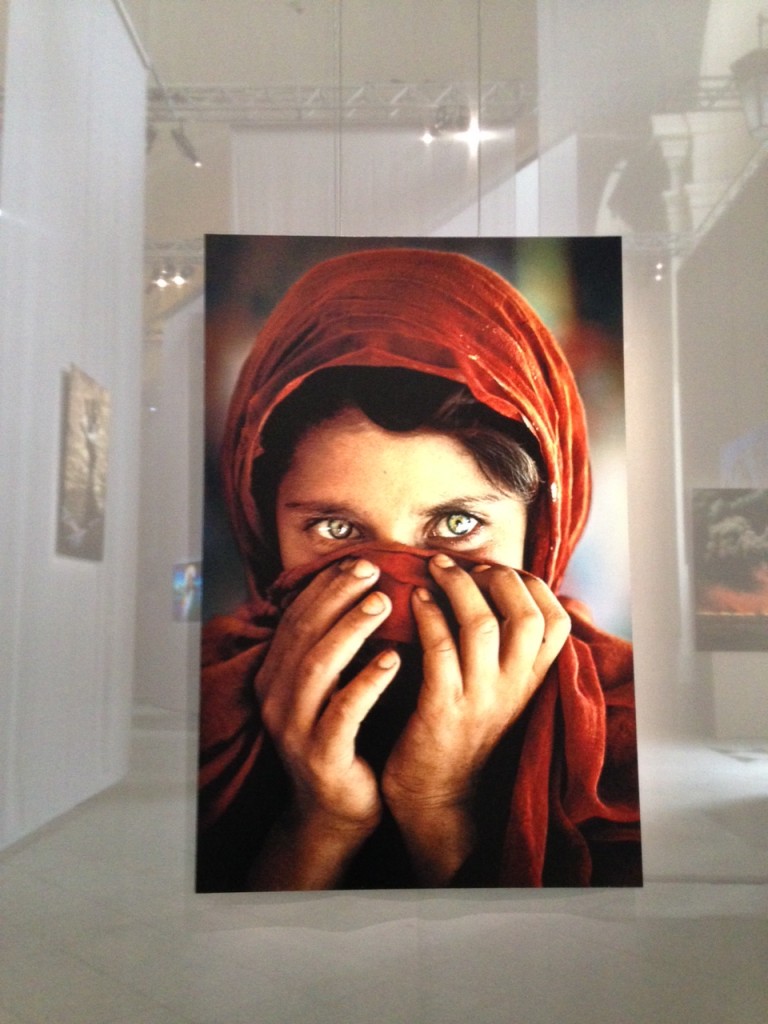 Il mondo di Steve McCurry alla Reggia di Venaria 5 Il mondo di Steve McCurry alla Reggia di Venaria. Con 275 fotografie è la mostra più ampia sul fotografo americano. Che iniziò da fotoreporter in Afghanistan