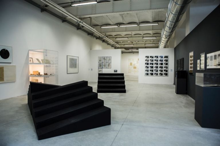 L'Inarchiviabile - veduta della mostra presso FM Centro per l'arte contemporanea, Milano 2016 - photo Alessandra Di Consoli