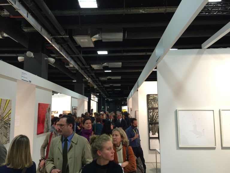 MIA Photo Fair 2016 Milano 6 Tanta gente all'inaugurazione di MIA Fair. Immagini dalla fiera milanese di fotografia: il trend di quest'anno? Il paesaggio