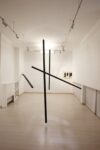 Menhir arte contemporanea Milano 1 Milano Updates: ancora gallerie al debutto meneghino. Nuovo spazio per la ligure Menhir: mentre l'eclettica toscana Zak invade il Teatro Elfo Puccini