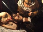 Particolare della Giuditta che decapita Oloferne attribuita a Caravaggio È di Caravaggio questa Giuditta e Oloferne trovata in una soffitta di Tolosa? Se autentica, 120 milioni di valore