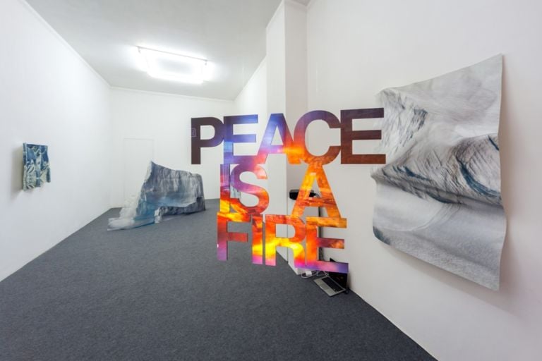 Pennacchio Argentato - Peace is a fire - installation view at Galleria Acappella, Napoli 2016 - photo Danilo Donzelli