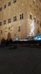 Performance di Jan Fabre in Piazza della Signoria Firenze foto Cristiana Margiacchi 1 Jan Fabre, il verme. Pazzesca performance notturna dell'artista belga a Piazza della Signoria, a Firenze: ecco immagini e video