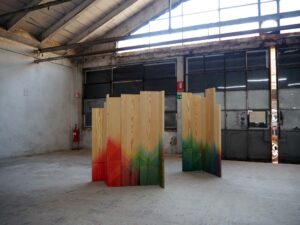 Salone Updates: la Design Week di Milano parte con il distretto delle 5VIE. Che spariglia le carte tra essenzialità e deriva ultradecorativa