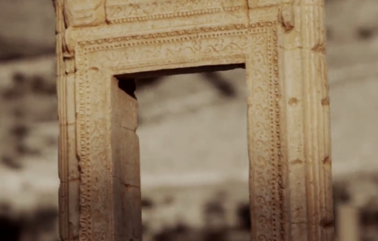 Robot allopera per ricreare l’Arco del Tempio di Bel di Palmira TOR ART Carrara 4 Palmira? La ricostruiamo a Carrara. Ecco immagini e video del robot che sta ricreando l’Arco del Tempio di Bel in scala 1:1