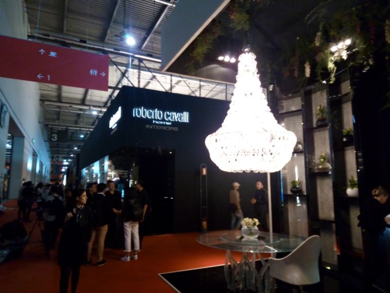 Salone del Mobile 2016 Milano 14 Salone Updates: ecco le immagini della Fiera vera e propria, a Rho. Che tenta il riscatto del classico in chiave contemporanea