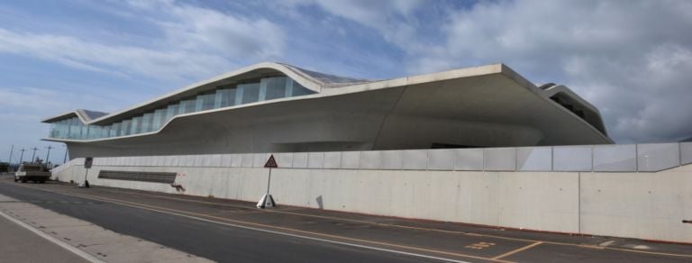 Zaha Hadid Stazione marittima di Salerno photo Giacomo Santoro 12 L’ultima opera di Zaha Hadid. Inaugura a Salerno la stazione marittima pensata dall’archistar anglo-irachena come un’ostrica: ecco le foto in anteprima