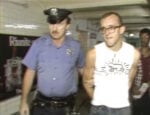 Zoop Haring ARREST 465223433 Quando Keith Haring riempiva la metropolitana di New York coi graffiti di gesso. E la polizia lo arrestava.