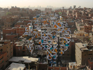 Un capolavoro della street art nella città dei rifiuti. Coinvolti 50 edifici