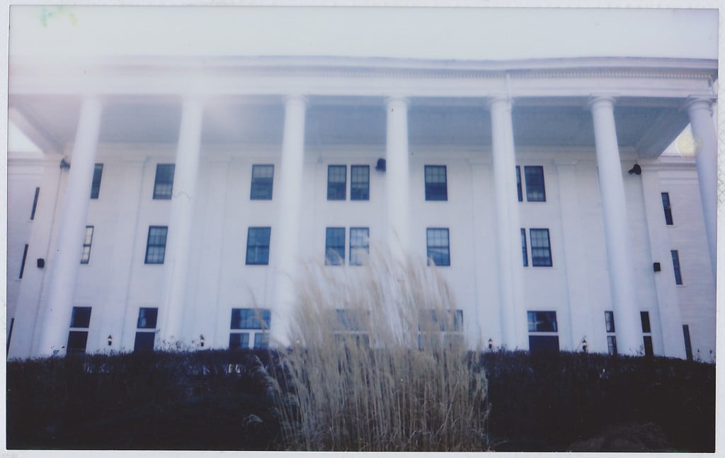 Nasce nel Nord Carolina negli Stati Uniti la Black Mountain School, nel ricordo della scuola in cui studiarono Cy Twombly, Robert Rauschenberg e Jasper Johns.