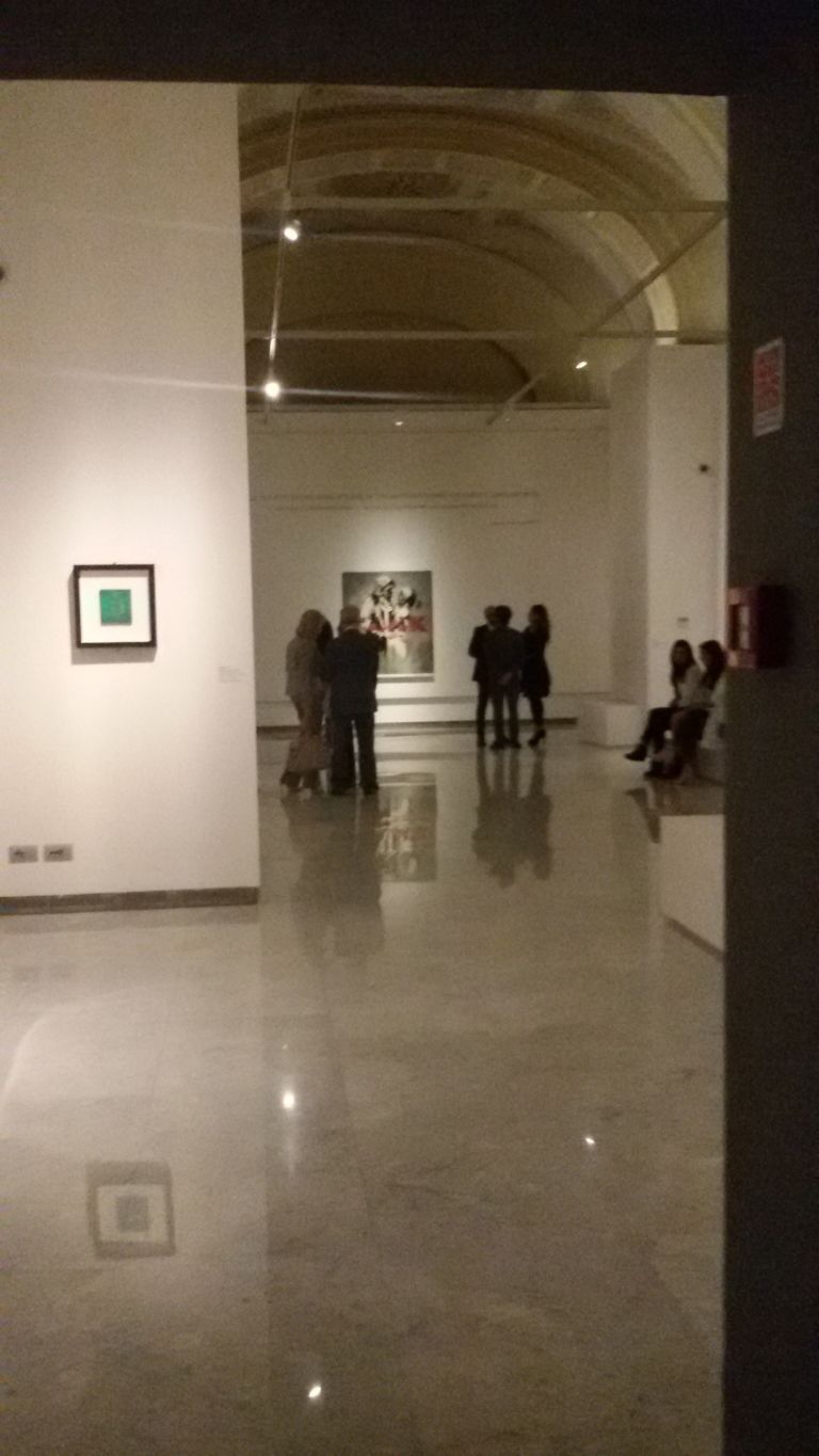 20160523 190658 Tutte le immagini da Guerra Capitalismo e Libertà. La fotogallery della mostra di Banksy che ha appena inaugurato a Palazzo Cipolla a Roma. Luci e ombre