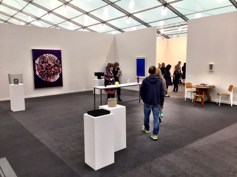 24 veduta Frieze Art Fair New York 2016 New York Updates: prima grande galleria fotografica da Frieze. Una fiera senza sussulti: galleristi prudenti e stand spesso noiosi
