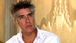 Sky Arte Updates: una serata con l’uomo del momento. Storia e carriera di Alejandro Aravena in un documentario, proprio nei giorni della sua Biennale