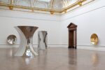 Anish Kapoor - installation view at Royal Academy of Arts, Londra 2009 - © Anish Kapoor - Courtesy of Lisson Gallery - photo Dave Morgan