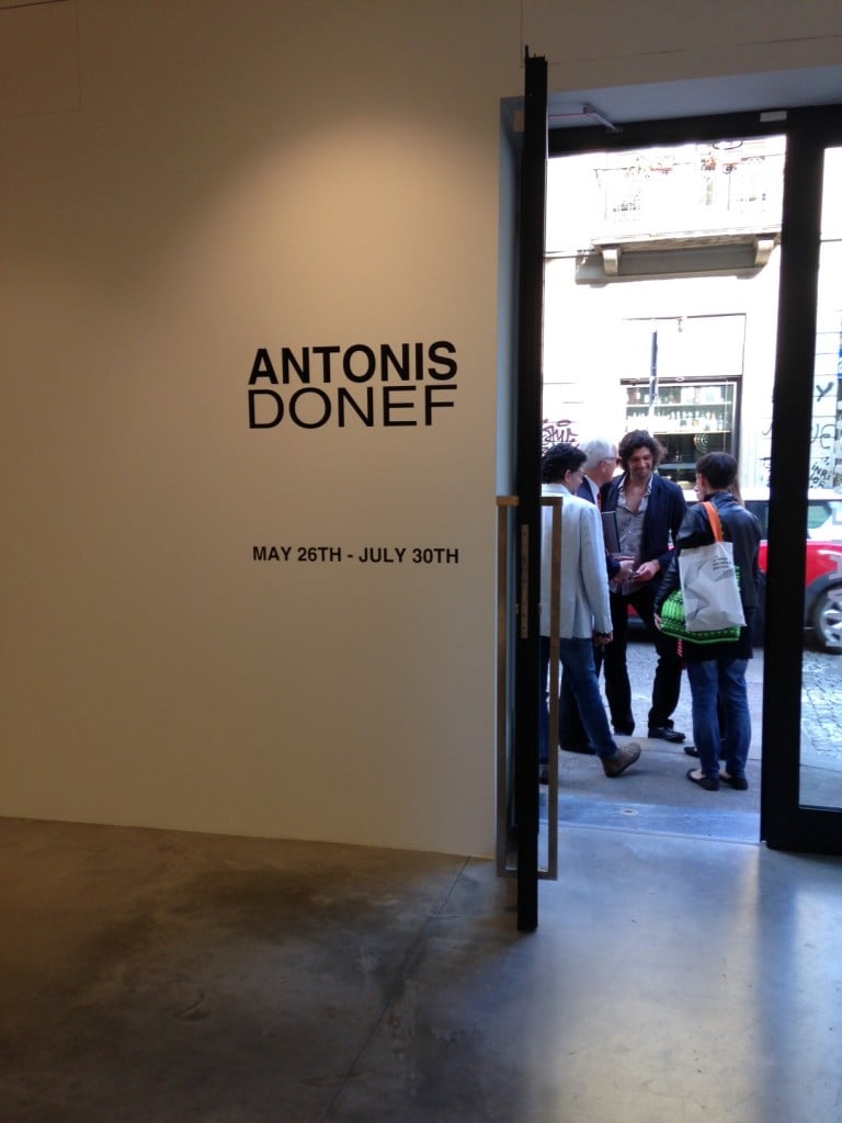 Antonis Donef Privateview Torino 2 1 e1464570199287 Apre la galleria Privateview con il greco Antonis Donef. Da San Salvario a Torino in una ex vineria, per promuovere giovani artisti