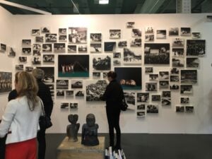 Tour fotografico di Art16, la fiera d’arte in corso a Londra. Con oltre 100 gallerie, 5 arrivate dall’Italia