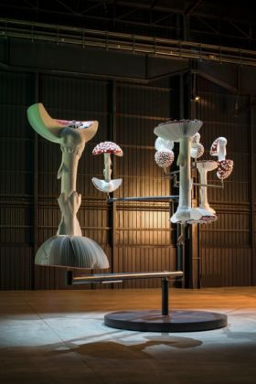Carsten Höller, Flying Mushrooms, 2015 - courtesy of the artist, Gagosian Gallery & Pirelli HangarBicocca, Milano - photo © Attilio Maranzano