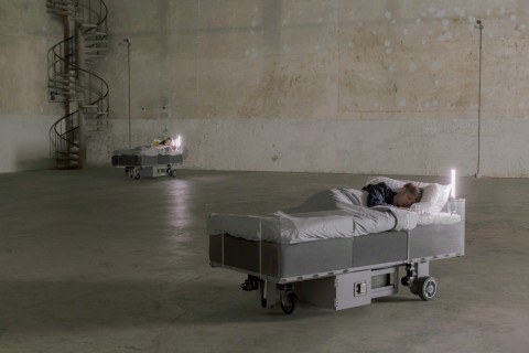 Carsten Höller, Two Roaming Beds (Grey), 2015 - courtesy of the artist & Pirelli HangarBicocca, Milano - photo © Attilio Maranzano