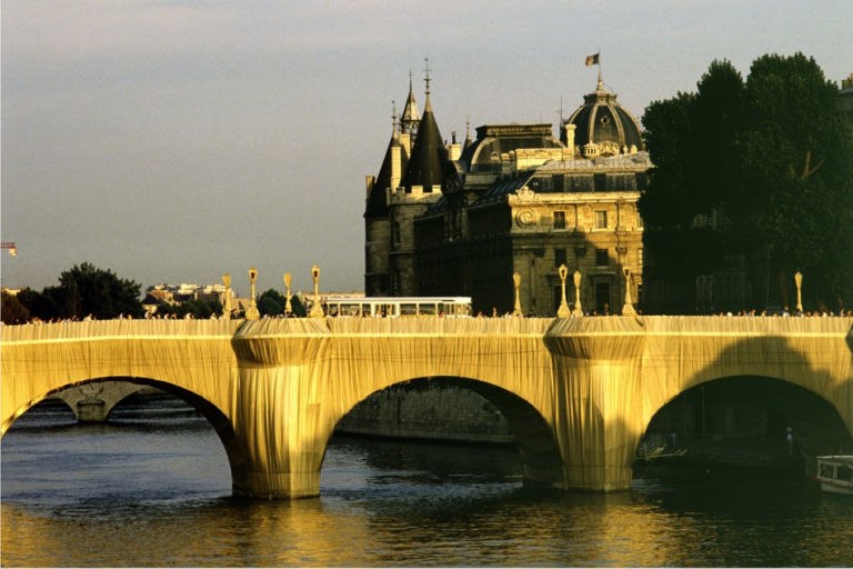 Christo and Jeanne-Claude, The Pont Neuf Wrapped, Paris, 1975-85 - photo Wolfgang Volz - (c) Christo 1985