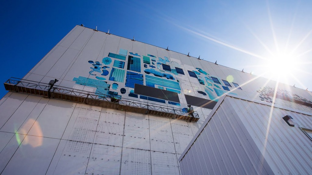Google invita gli artisti a dipingere sulle pareti dei suoi data center. Ecco foto e video del Mural Project