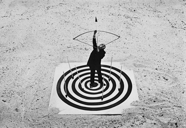 Gilbert Garcin, La coeur de la cible, 1998