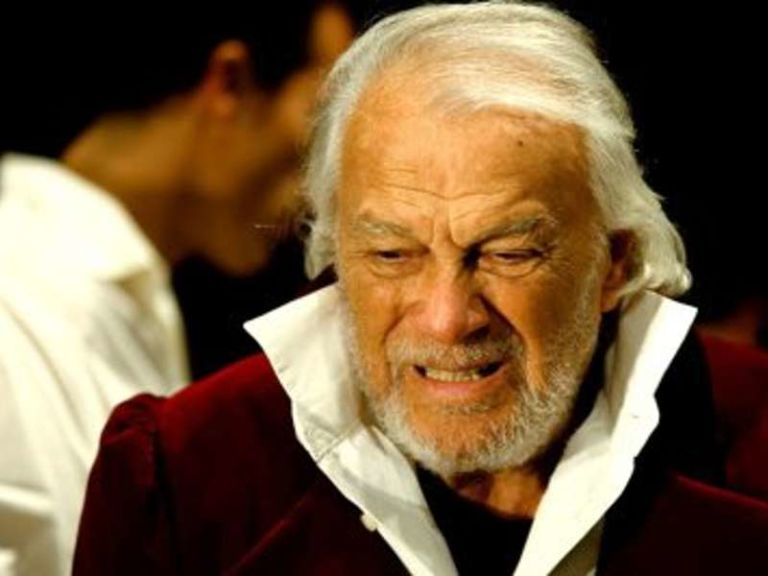 Giorgio Albertazzi 3 È morto Giorgio Albertazzi. Si spegne a 92 anni il mattatore del teatro italiano: aveva salutato le scene interpretando le “Memorie di Adriano”