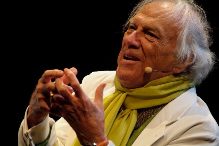 Giorgio Albertazzi 4 È morto Giorgio Albertazzi. Si spegne a 92 anni il mattatore del teatro italiano: aveva salutato le scene interpretando le “Memorie di Adriano”