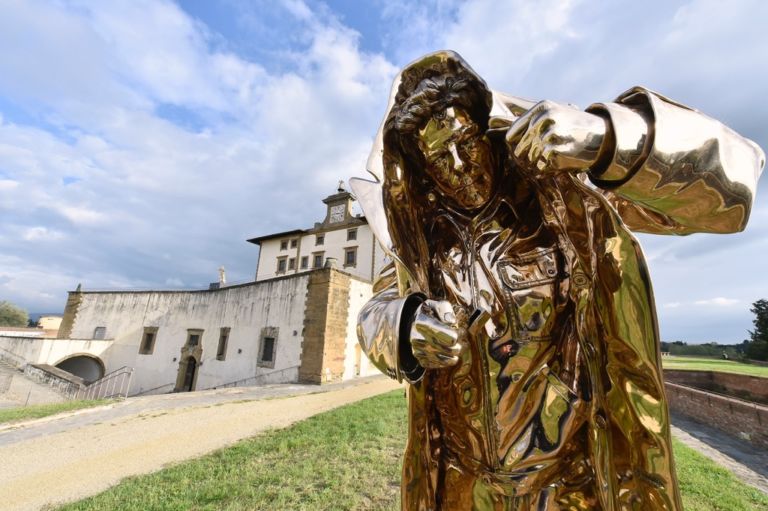 Jan Fabre, L’uomo che dà il fuoco, 2002 - photo Mauro Sani - © Angelos Bvba