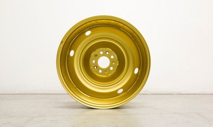 Marco Ceroni, Denti d’oro, 2016 – vernice oro da carrozzeria su acciaio, 44 x 44 x 15 cm