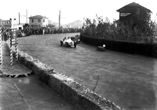 Mille Miglia 1949. Passaggio a Piacenza. Publifoto Milano-Sport, Piacenza 1949 - Courtesy CSAC Università di Parma-Sezione Fotografia