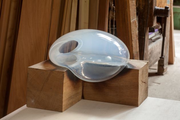 Morgane Tschiember, Bubble_#2RAB, 2012, Glass, Wood, 50 x 20 x 45 cm, Courtesy Rolando Anselmi Gallery, Berlin - Rome; Loevenbruck Gallery, Paris and the artist