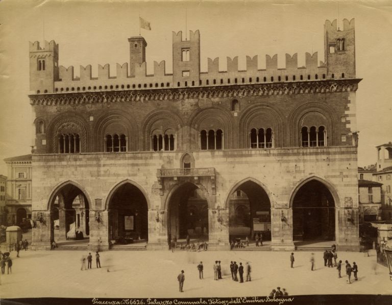 Piacenza. Palazzo Comunale. Fotografia dell'Emilia Bologna, Piacenza 1880-90 - Courtesy CSAC Università di Parm--Sezione Fotografia