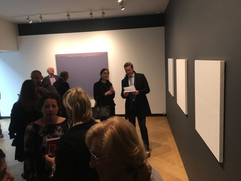 Pittura Analitica Galleria Mazzoleni Londra foto Mario Bucolo 15 Mazzoleni porta a Londra la prima mostra sulla Pittura Analitica. 14 artisti da Giorgio Griffa a Claudio Verna. Ecco le immagini