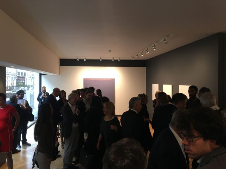 Pittura Analitica Galleria Mazzoleni Londra foto Mario Bucolo 32 Mazzoleni porta a Londra la prima mostra sulla Pittura Analitica. 14 artisti da Giorgio Griffa a Claudio Verna. Ecco le immagini