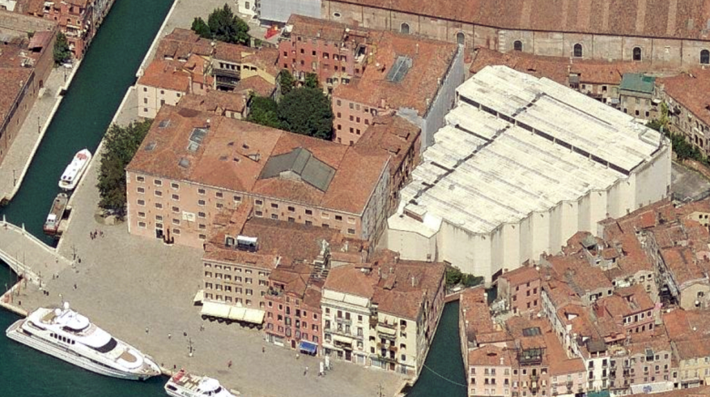 Venezia Updates: visitare il Padiglione dei Paesi Baltici per scoprire una mostra allestita in un palasport