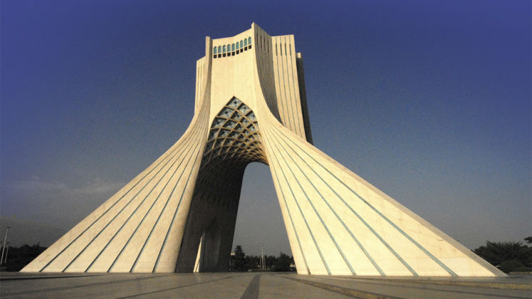 Tehran - Porta di accesso alla città - photo Claudia Zanfi