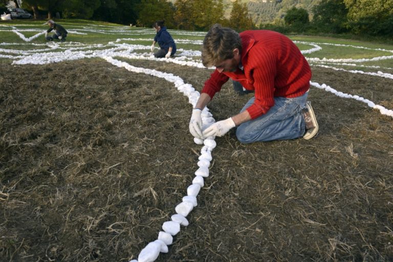 Yona Friedman No man’s land Loreto Aprutino Pescara foto Gino Di Paolo 02 La più grande installazione mai realizzata da Yona Friedman. In Abruzzo si inaugura No man’s land: ecco i video e le spettacolari immagini