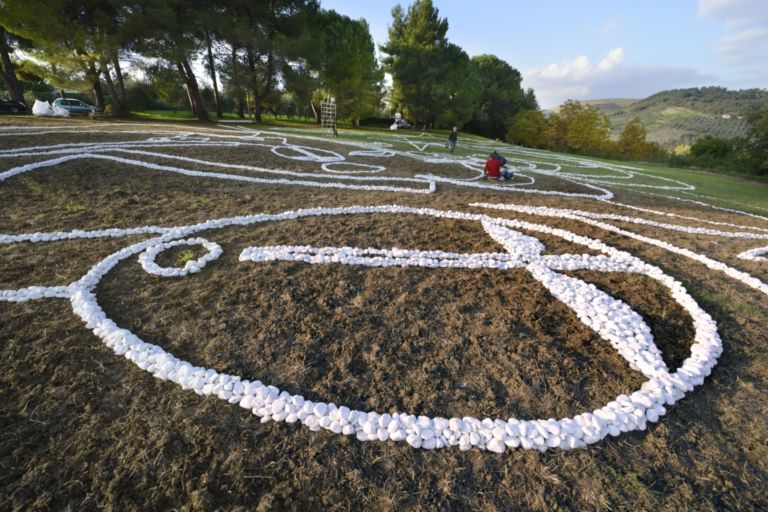 Yona Friedman No man’s land Loreto Aprutino Pescara foto Gino Di Paolo 04 La più grande installazione mai realizzata da Yona Friedman. In Abruzzo si inaugura No man’s land: ecco i video e le spettacolari immagini