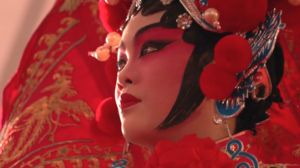 Il film impossibile: visita ad Hong Kong sulle montagne russe