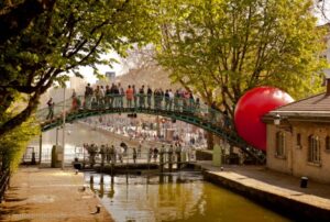 RedBall Project: la palla gigante rossa di Kurt Perschke che rotola per il mondo