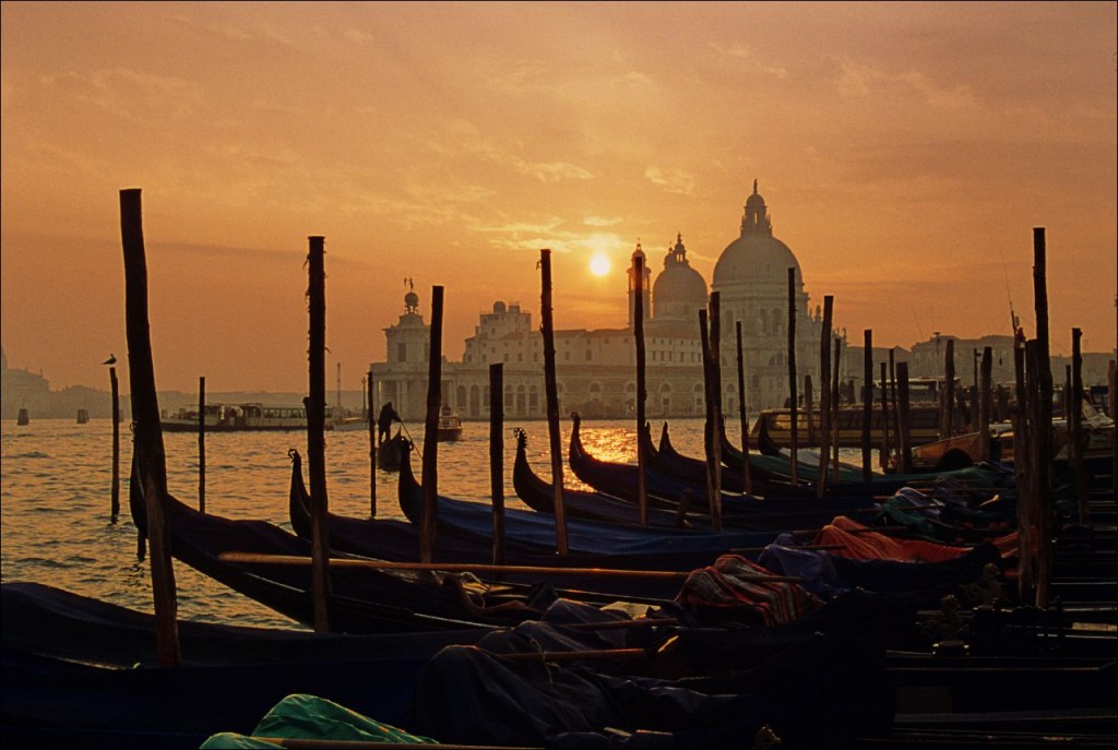 A pochi giorni dalla Biennale di Architettura, Artibune Magazine scandaglia tutta la Venezia più contemporanea. Abbonatevi per non perdere l’inchiesta