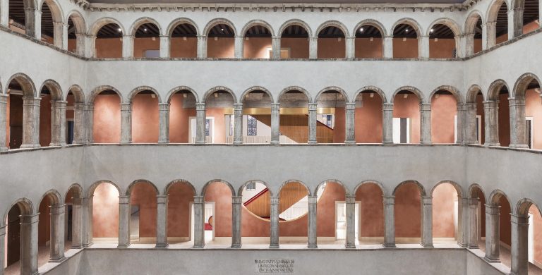 Fondaco dei Tedeschi, Venezia - Photo by Delfino Sisto Legnani and Marco Cappelletti