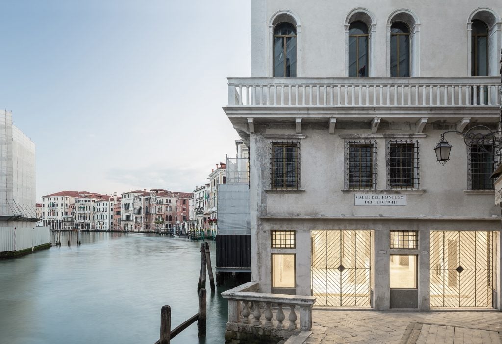 Pronto il nuovo Fondaco dei Tedeschi di Rem Koolhaas a Venezia: arriva il  contestatissimo centro commerciale di lusso sul Canal Grande