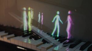 Imparare a suonare il pianoforte con gli ologrammi. Un progetto del MIT Media Lab