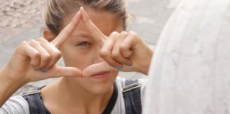 Angela Marzullo, Let's spit on Hegel, 2015 - still da video