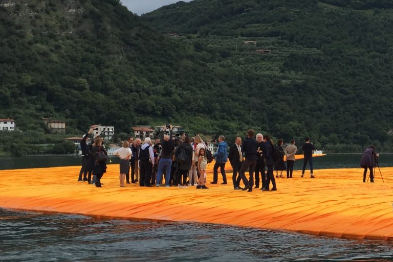 Christo, The Floating Piers, Lago d'Iseo (foto Caterina Porcellini)